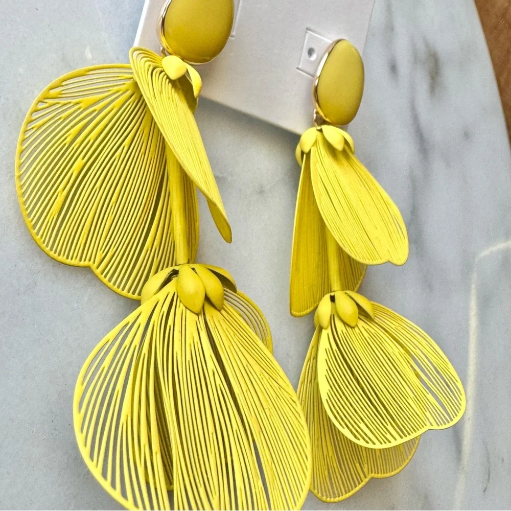 NWT Chico’s Tonal Mixed Petal Statement Drop Earrings No Droop